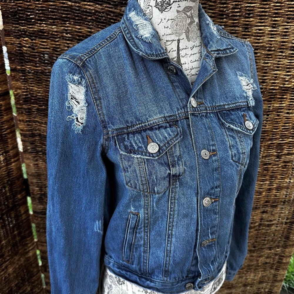 Almost Famous Jacket Womens Medium Blue Distressed Denim Trucker Ripped Frayed